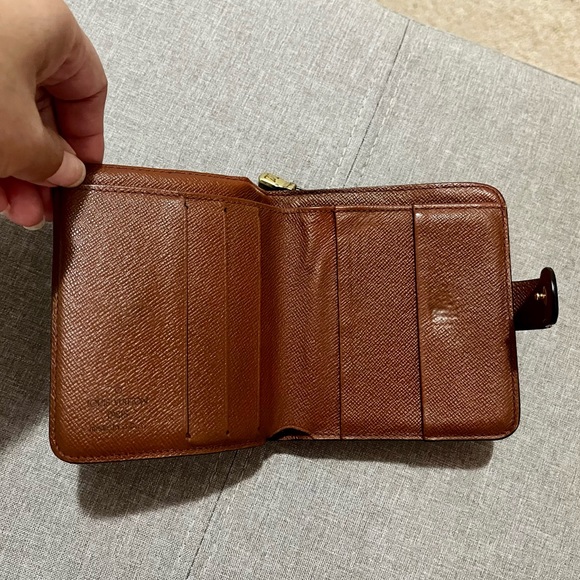 Authentic Louis Vuitton Monogram Bifold Wallet - Picture 4 of 16